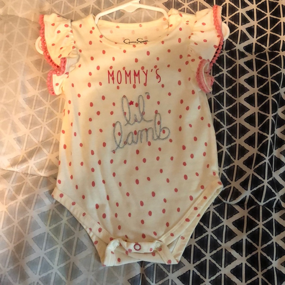 Baby set that says “mommy’s lil lamb” worn once